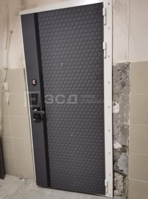 Пепельная дверь с электронным замком